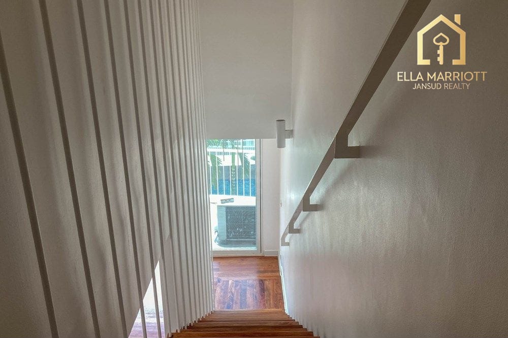 3-Bedroom Condo for Rent near BTS Ekkamai 10