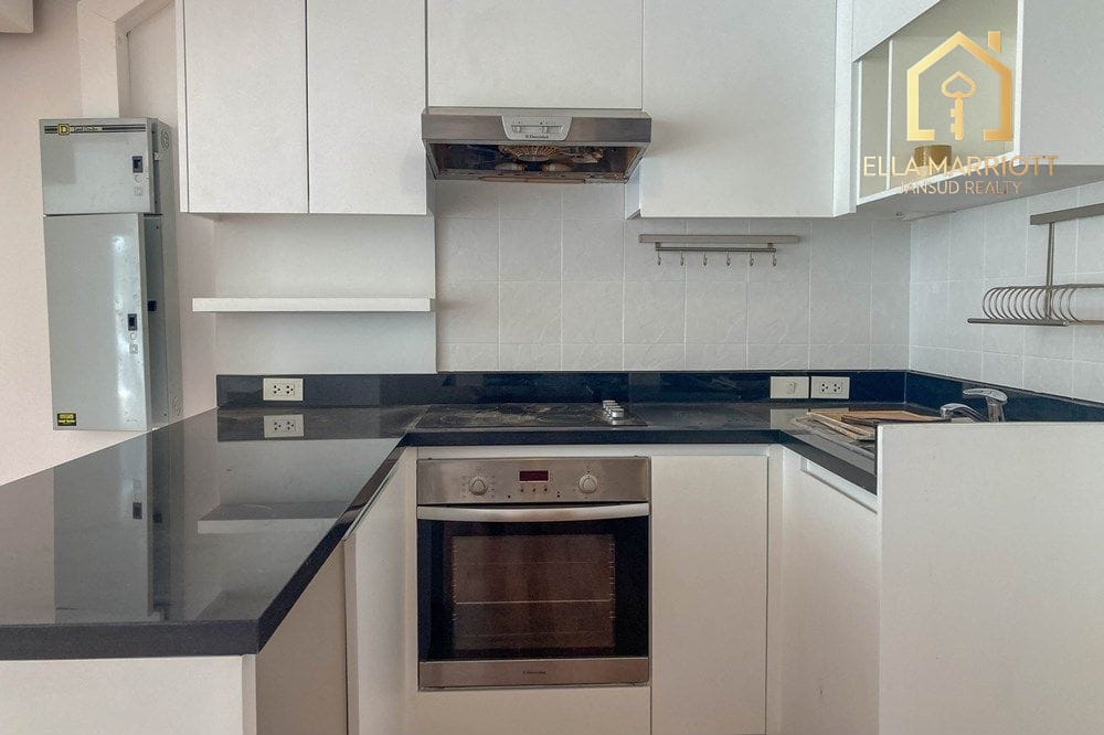3-Bedroom Condo for Rent near BTS Ekkamai 3