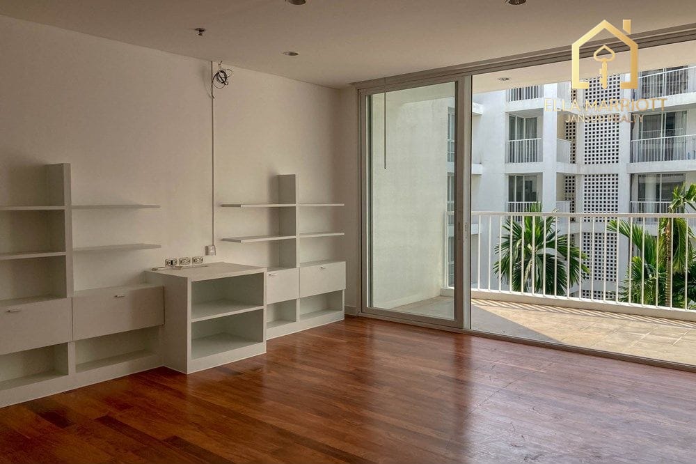 3-Bedroom Condo for Rent near BTS Ekkamai 4