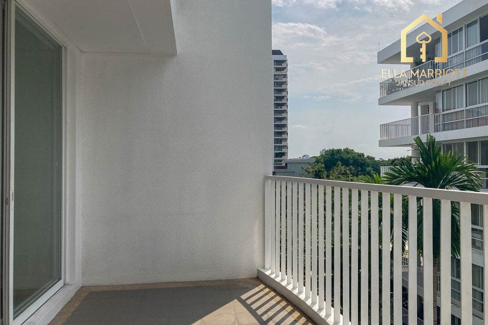 3-Bedroom Condo for Rent near BTS Ekkamai 5