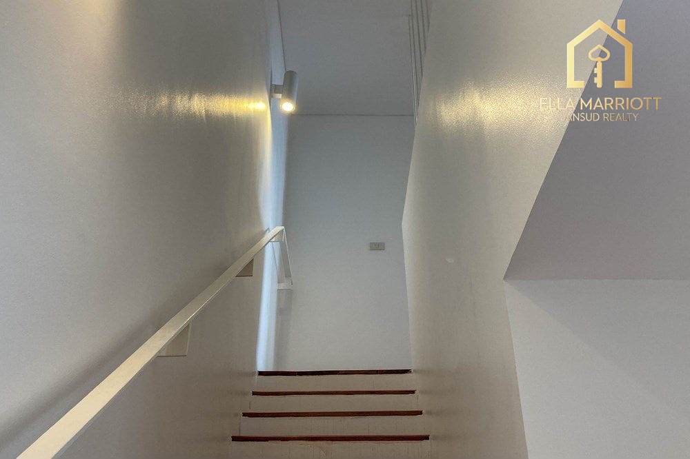 3-Bedroom Condo for Rent near BTS Ekkamai 6