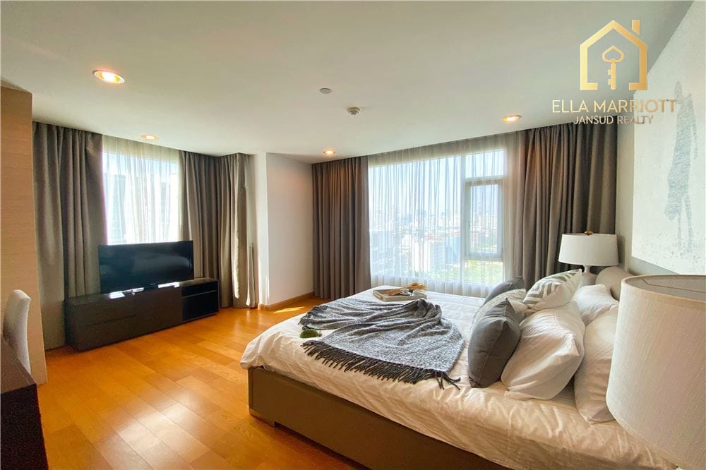 Pet-Friendly 3-Bedroom Condo for Rent in Sukhumvit 55 10
