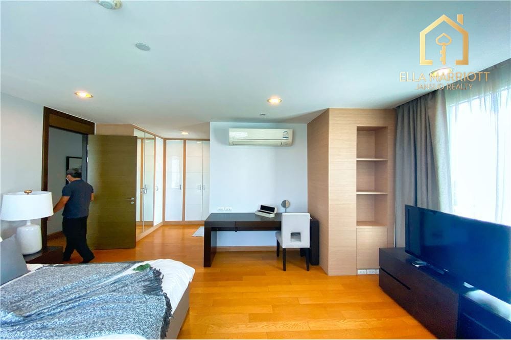 Pet-Friendly 3-Bedroom Condo for Rent in Sukhumvit 55 13