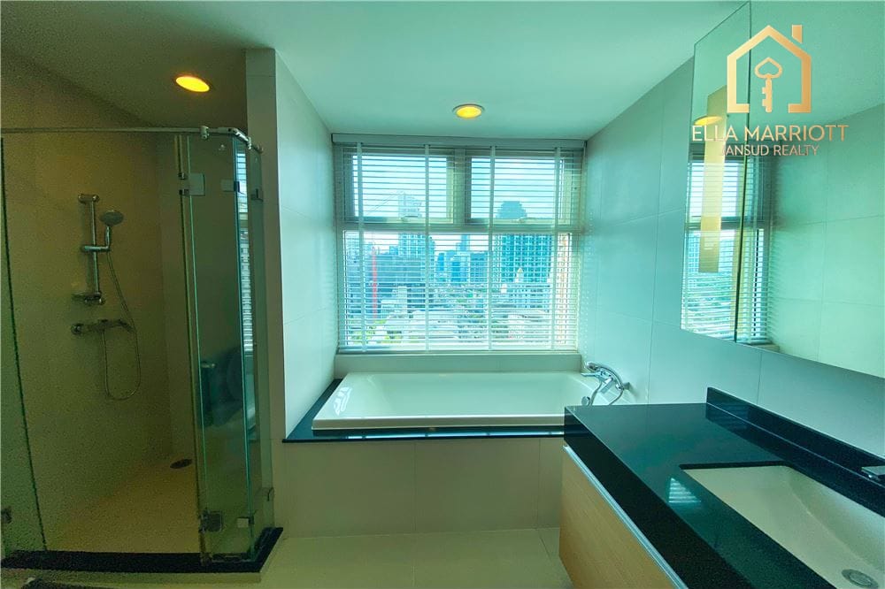 Pet-Friendly 3-Bedroom Condo for Rent in Sukhumvit 55 15