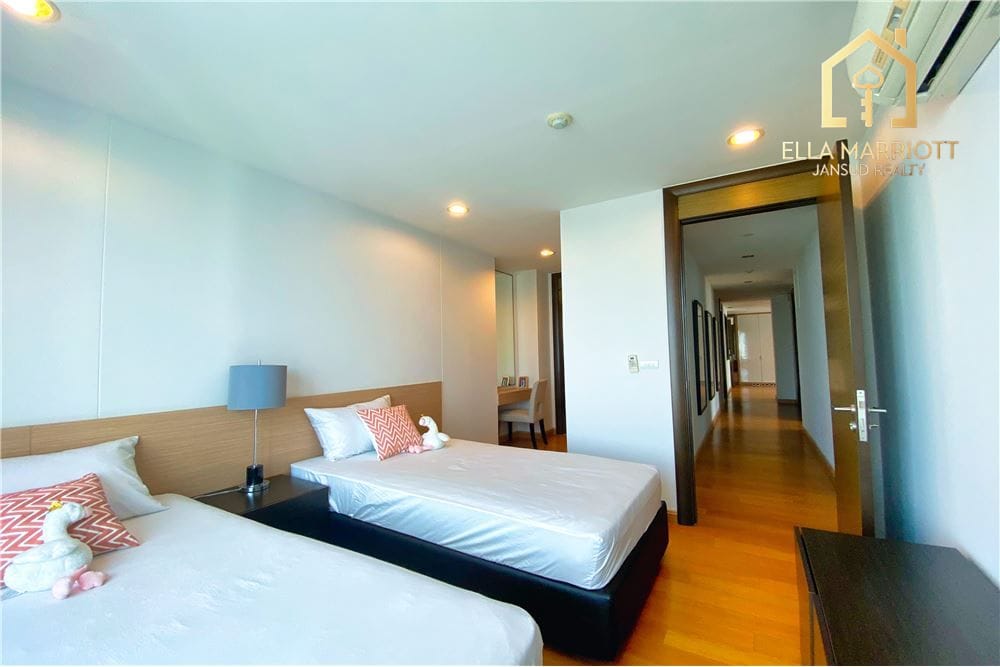 Pet-Friendly 3-Bedroom Condo for Rent in Sukhumvit 55 17