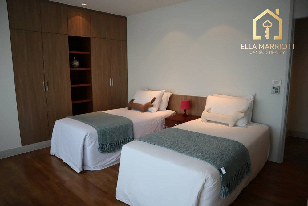 3-Bedroom Condo at Wireless Road - 220 sqm, Pet-Friendly 10