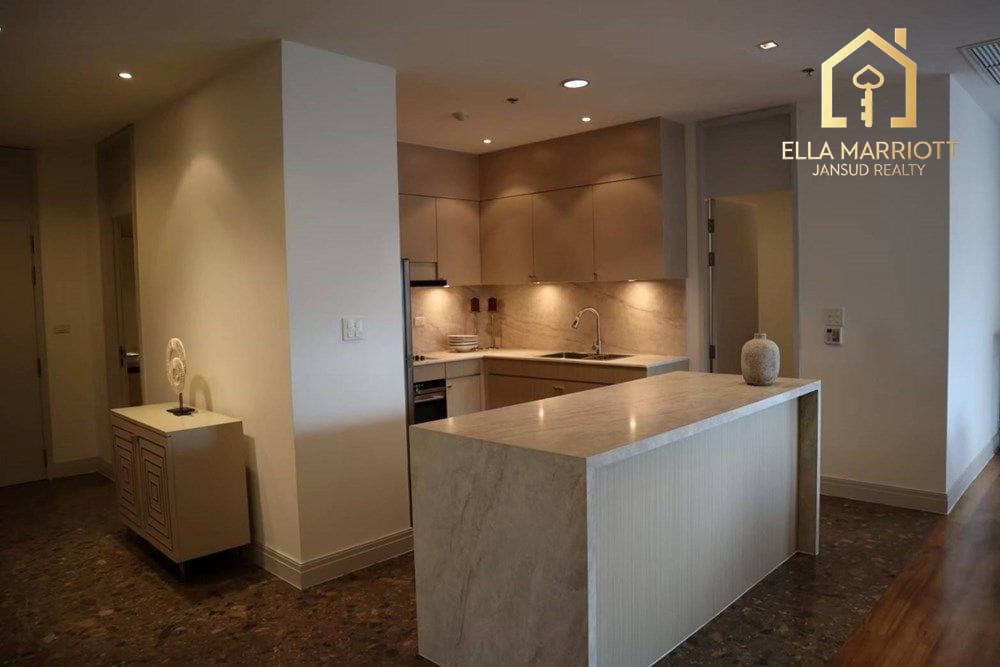 3-Bedroom Condo at Wireless Road - 220 sqm, Pet-Friendly 3