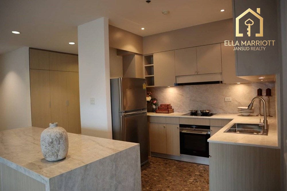 3-Bedroom Condo at Wireless Road - 220 sqm, Pet-Friendly 4