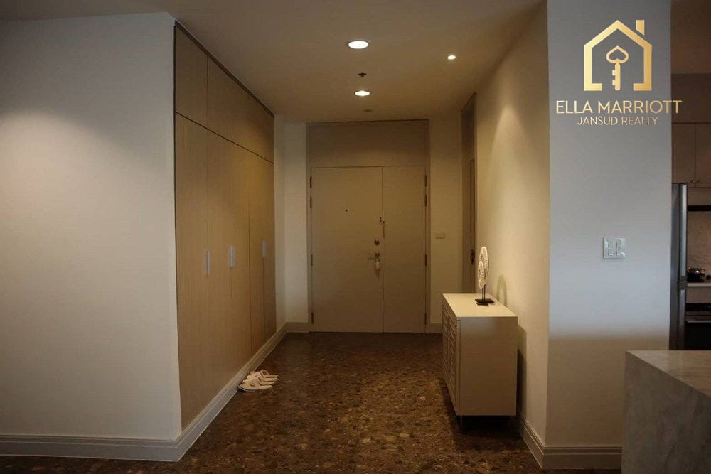 3-Bedroom Condo at Wireless Road - 220 sqm, Pet-Friendly 6