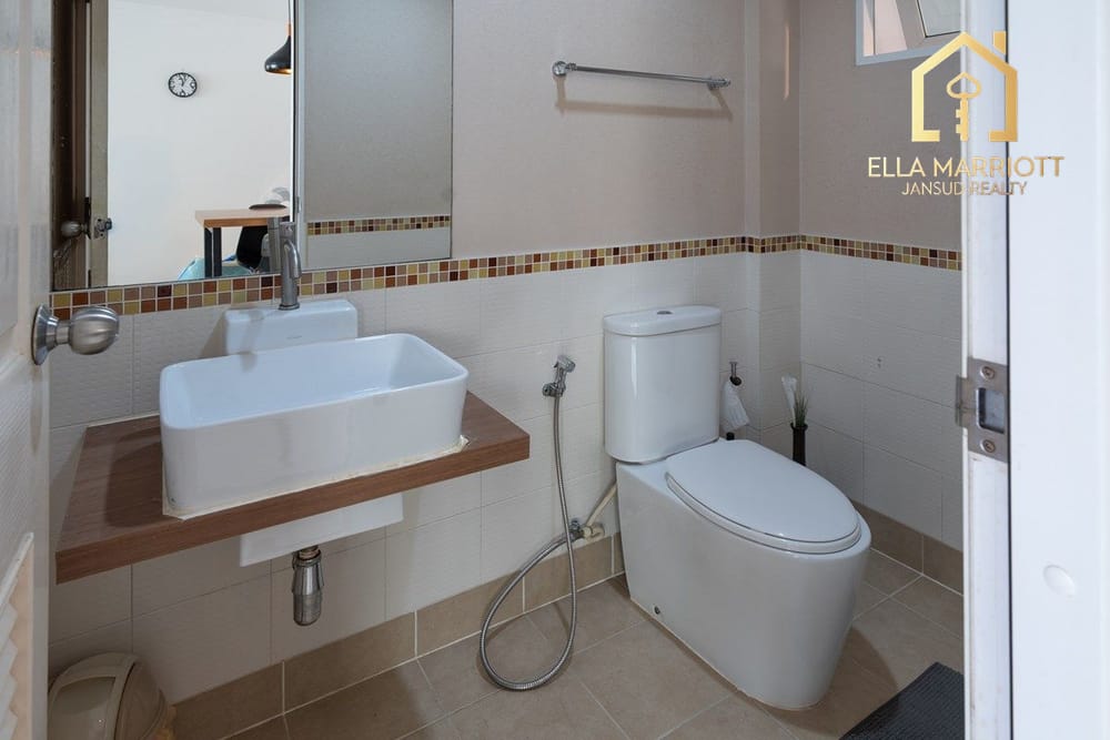 Urgent Sale: Spacious 3-Storey Corner Townhome in Sukhumvit 101/1 10