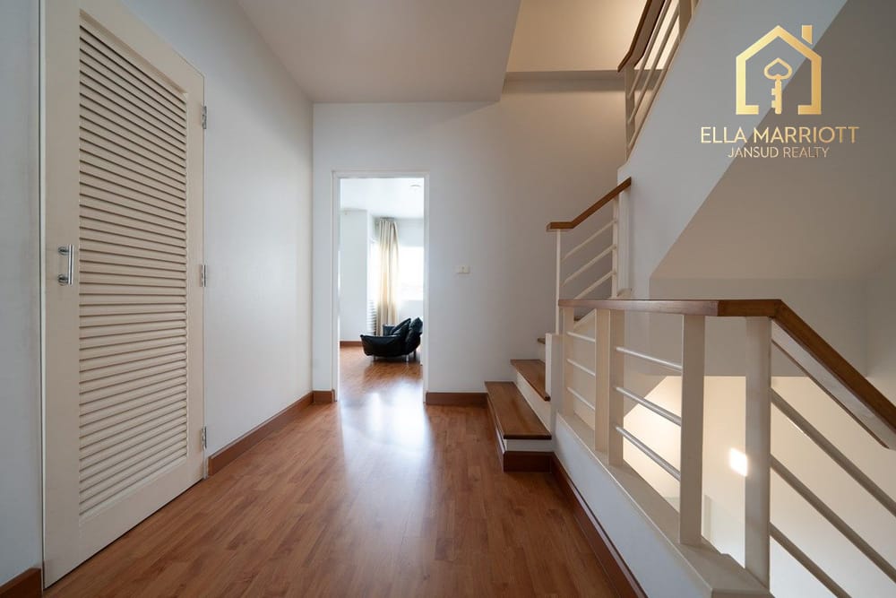 Urgent Sale: Spacious 3-Storey Corner Townhome in Sukhumvit 101/1 11