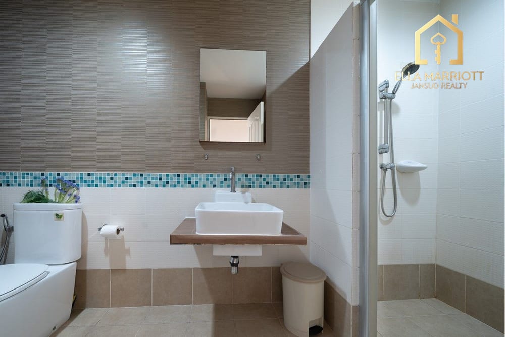 Urgent Sale: Spacious 3-Storey Corner Townhome in Sukhumvit 101/1 12