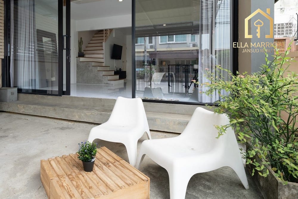 Urgent Sale: Spacious 3-Storey Corner Townhome in Sukhumvit 101/1 26