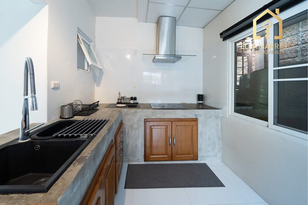 Urgent Sale: Spacious 3-Storey Corner Townhome in Sukhumvit 101/1 8