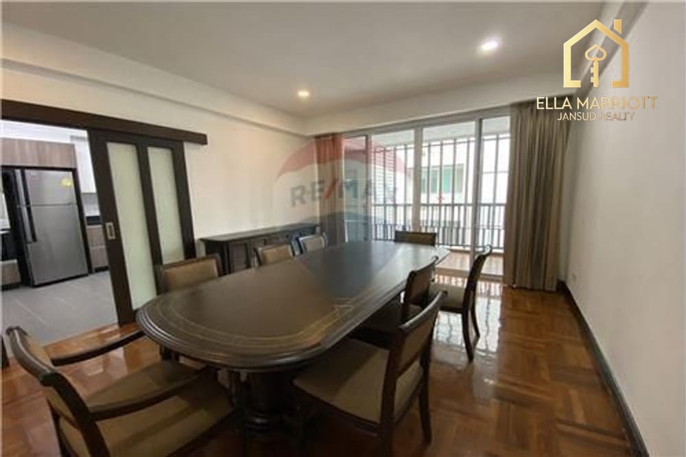 For Rent 3 bedroom big balcony BTS Asoke and Nana 3