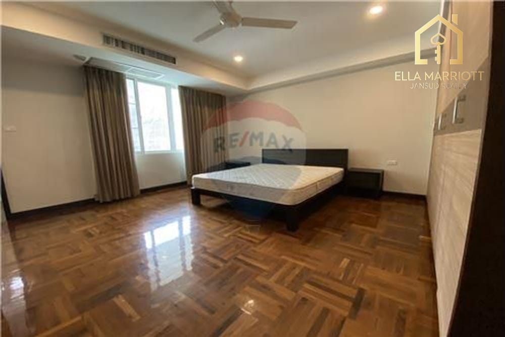 For Rent 3 bedroom big balcony BTS Asoke and Nana 6