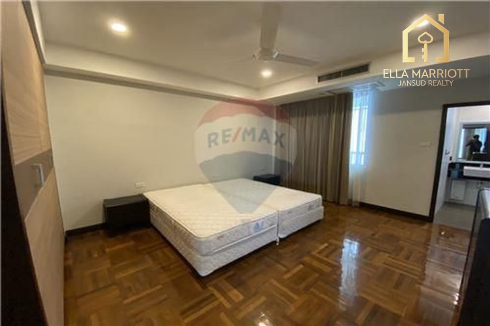 For Rent 3 bedroom big balcony BTS Asoke and Nana 9