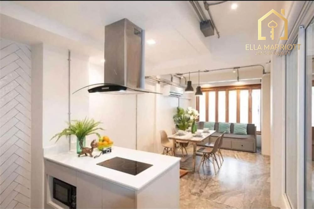 5BR Pet-Friendly Corner Townhome for Rent at 150K, 900m from BTS Ekkamai 2