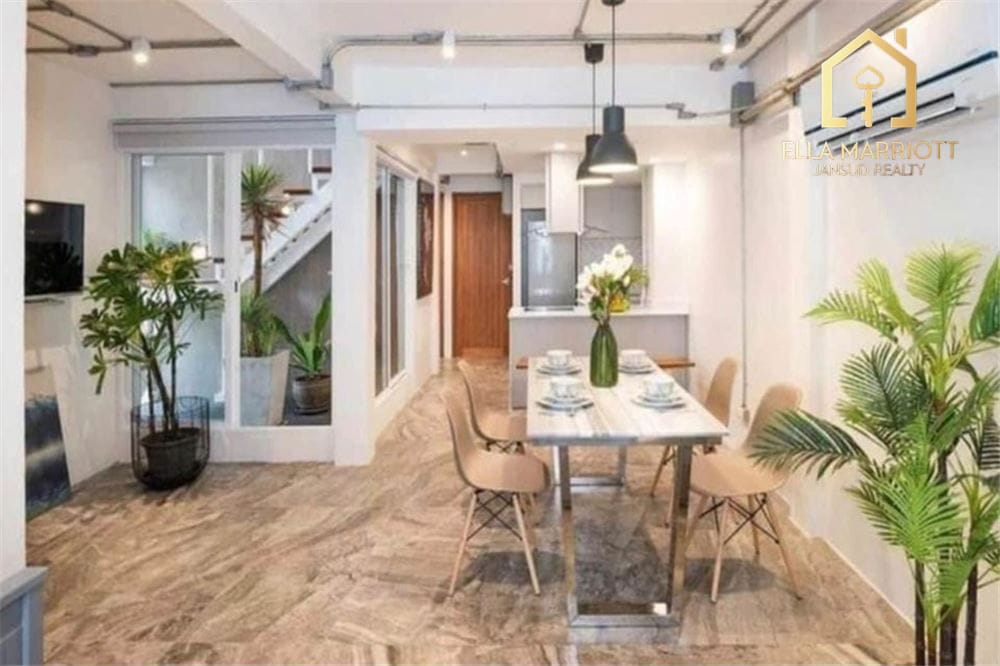 5BR Pet-Friendly Corner Townhome for Rent at 150K, 900m from BTS Ekkamai 3