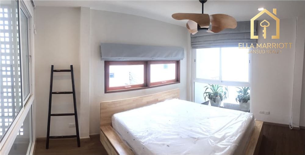 5BR Pet-Friendly Corner Townhome for Rent at 150K, 900m from BTS Ekkamai 8