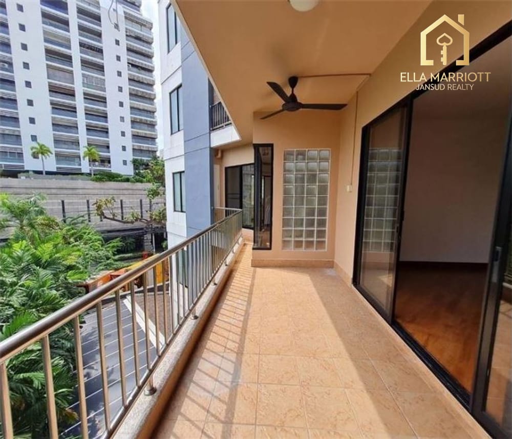 3-Zimmer-Wohnung zu vermieten für 85.000 | 230 m² | Sathorn Soi 1 | Katzenfreundlich mit Holzböden 3