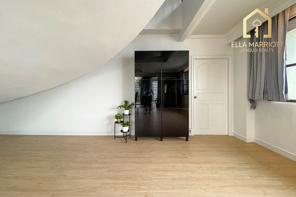 Rent 250K | 400sqm Penthouse | Huge Balcony | Pet-Friendly 9