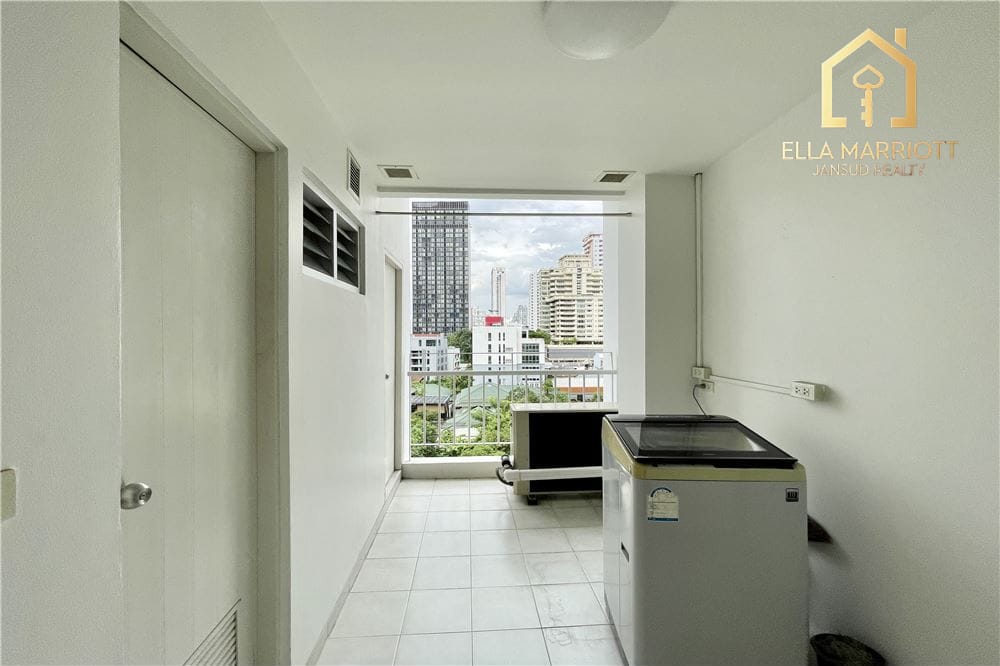 Pet-Friendly Condo Steps from Supermarket and 5 Minutes to Phrom Phong BTS 13