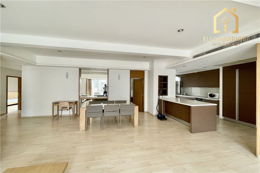 Pet-Friendly Condo Steps from Supermarket and 5 Minutes to Phrom Phong BTS 2