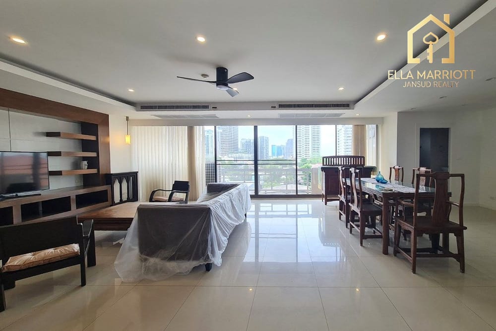 Spacious Pet-Friendly Condo in Ekkamai 2