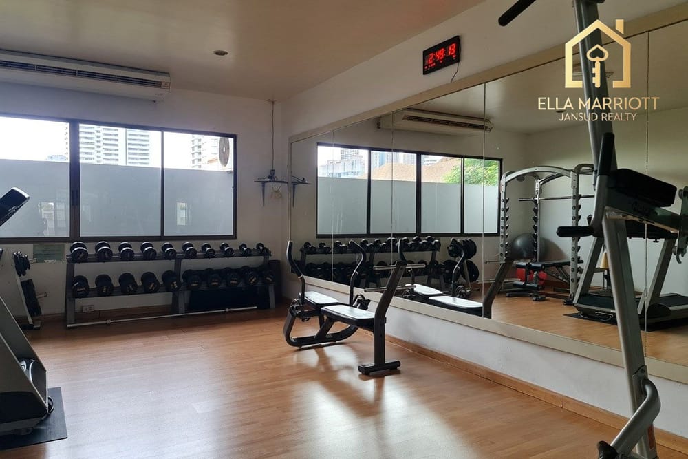 Spacious Pet-Friendly Condo in Ekkamai 24