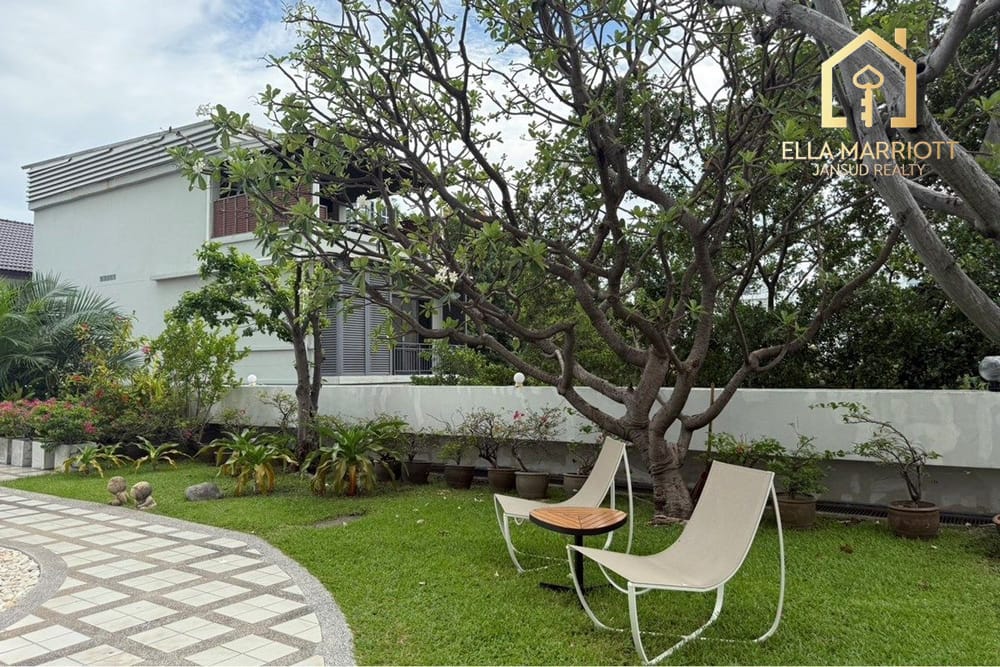 Spacious Pet-Friendly Condo in Ekkamai 25