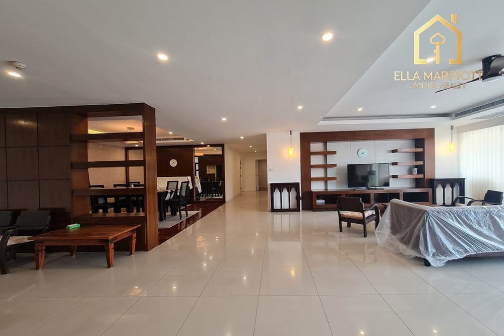 Spacious Pet-Friendly Condo in Ekkamai 6