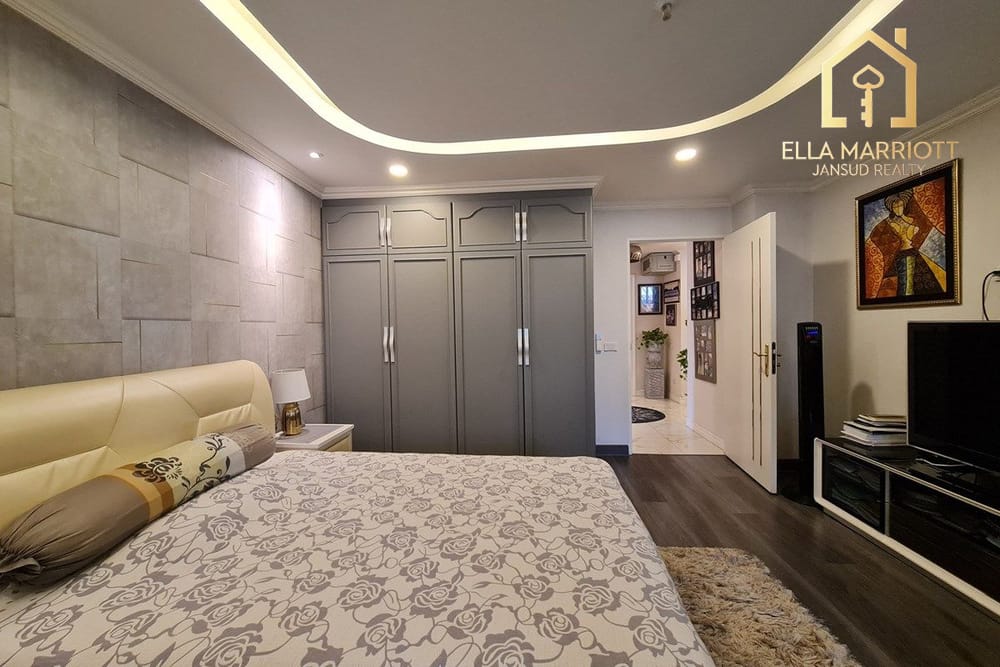 Perfectly Renovated 3BR Condo for Sale in Asoke 12