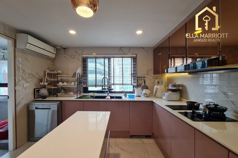 Perfectly Renovated 3BR Condo for Sale in Asoke 16