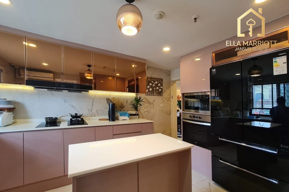 Perfectly Renovated 3BR Condo for Sale in Asoke 17