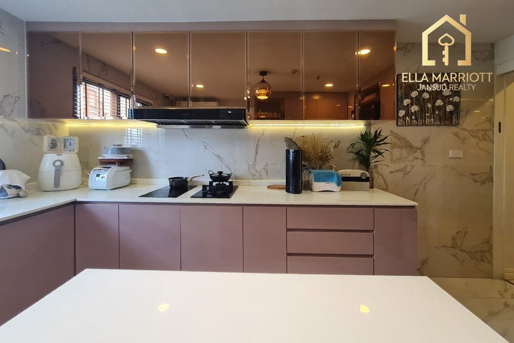 Perfectly Renovated 3BR Condo for Sale in Asoke 19