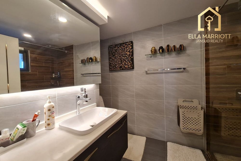 Perfectly Renovated 3BR Condo for Sale in Asoke 9