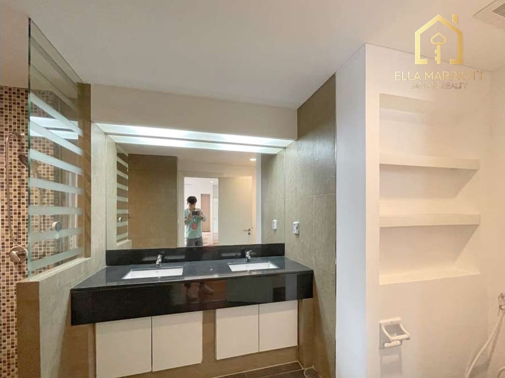 Newly Renovated 3BR Condo for Rent in Ekkamai - 240sqm, Pet-Friendly, 120K 13