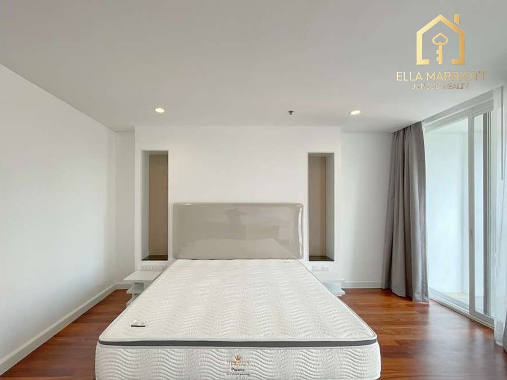 Spacious 4BR Condo for Rent in Ekkamai | 280sqm with Huge Balcony | Pet-Friendly 18