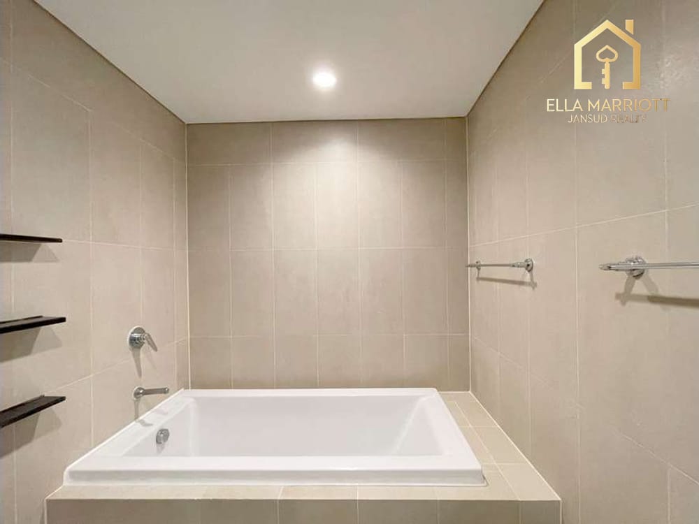 Spacious 4BR Condo for Rent in Ekkamai | 280sqm with Huge Balcony | Pet-Friendly 20