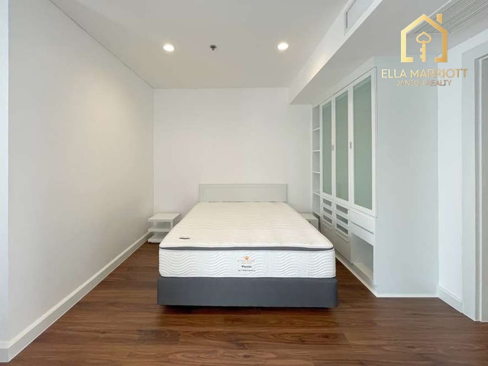 Spacious 4BR Condo for Rent in Ekkamai | 280sqm with Huge Balcony | Pet-Friendly 23