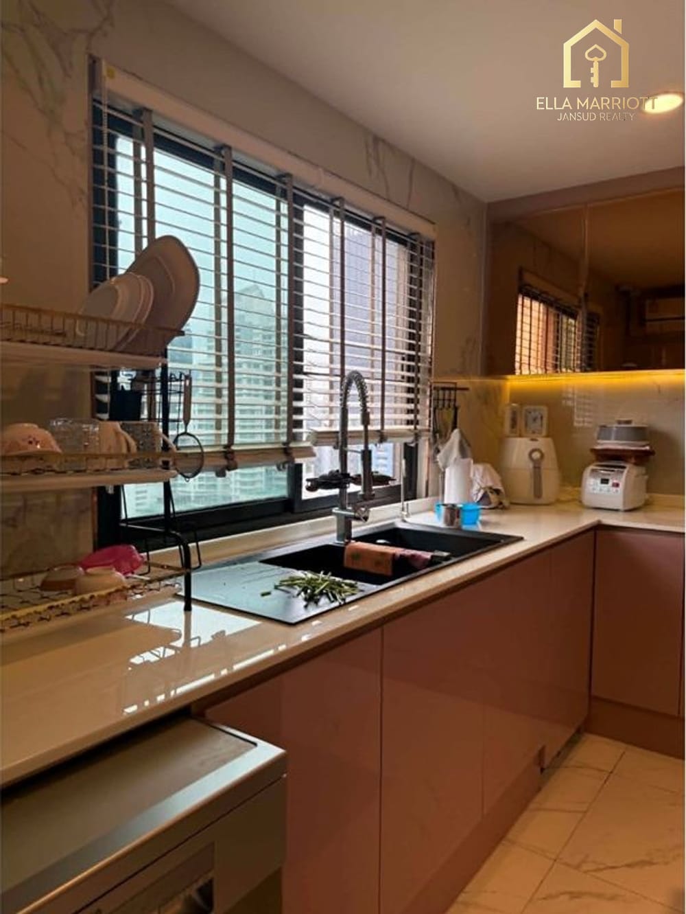 [The Prasanmit Grand Residence] 19