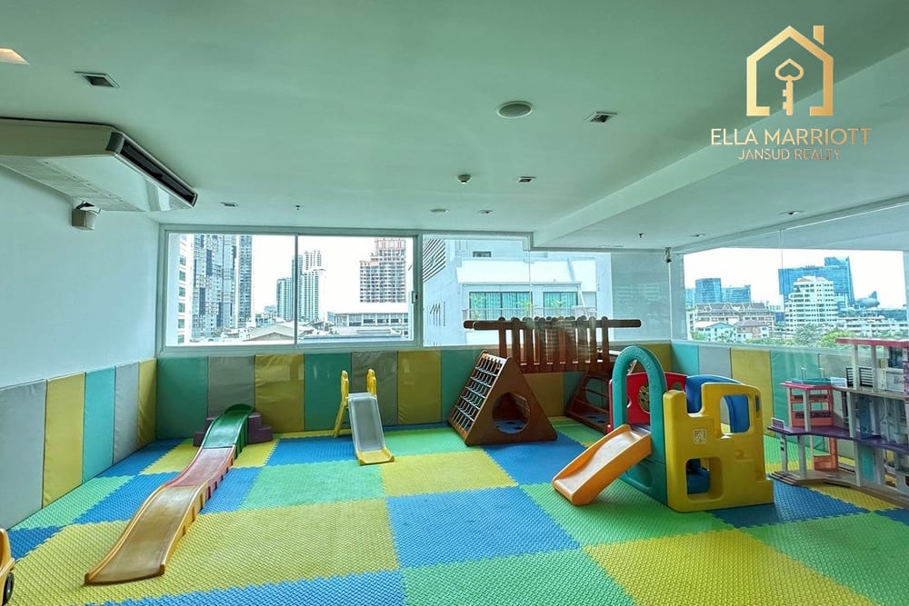 4 Bedroom Apartment for Rent in Sukhumvit 20 - Pet Friendly Service Apartment 18