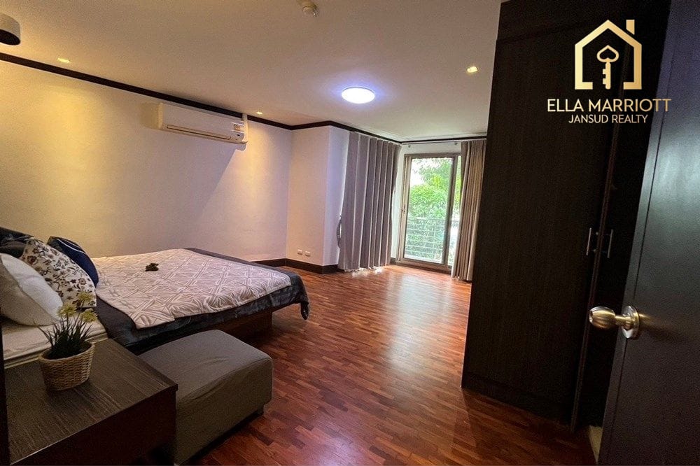 Rent 65K | 131sqm 2BR | 7th Floor | Pet-Friendly  |  Sukhumvit 2