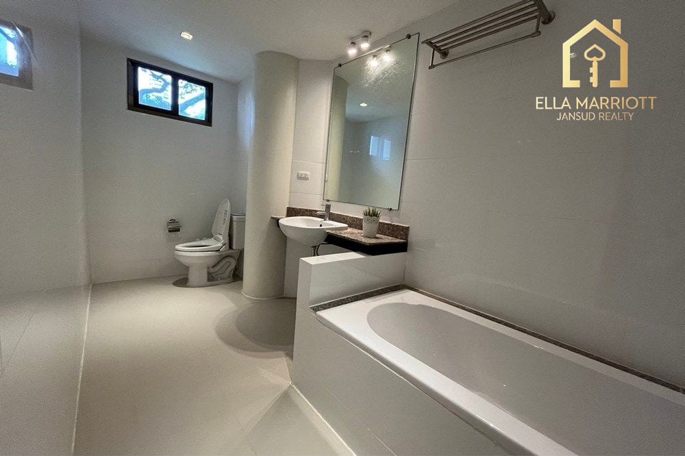 Rent 65K | 131sqm 2BR | 7th Floor | Pet-Friendly  |  Sukhumvit 5