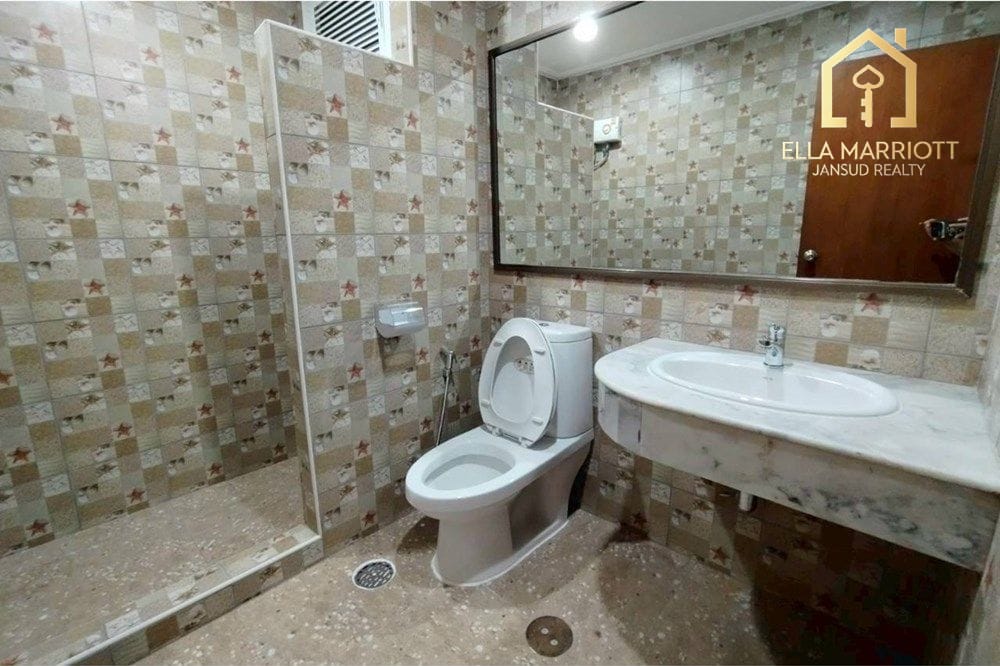 Luxury Condo for Sale in the Heart of the City 7