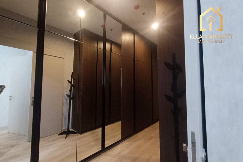 Luxury 4 Bedroom, 4 Bathroom Condo in Watthana, Bangkok 11