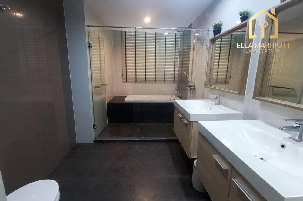 Luxury 4 Bedroom, 4 Bathroom Condo in Watthana, Bangkok 12