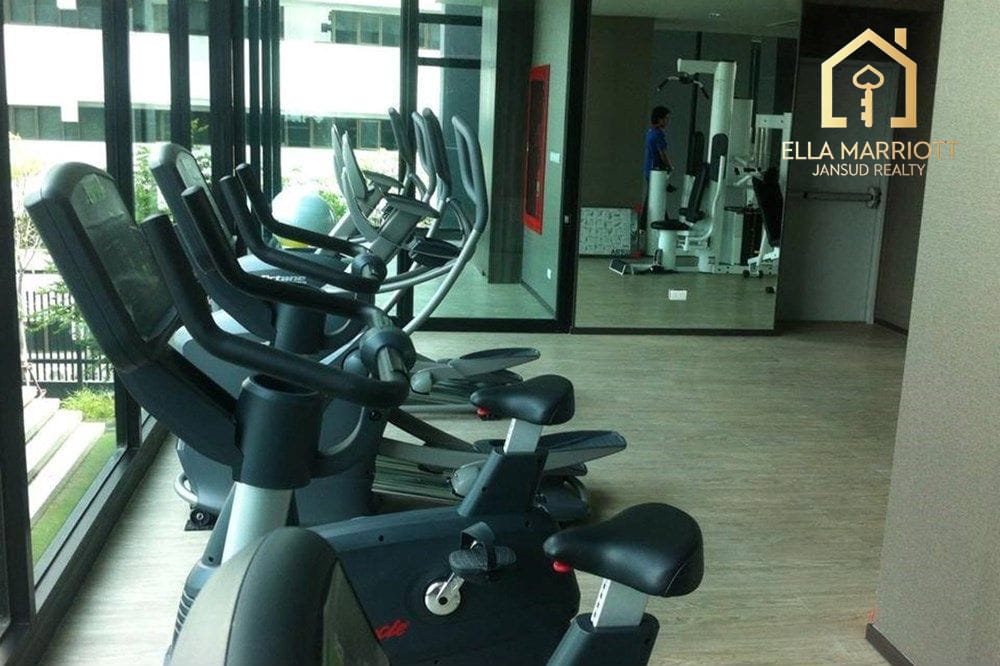 Luxury 4 Bedroom, 4 Bathroom Condo in Watthana, Bangkok 13