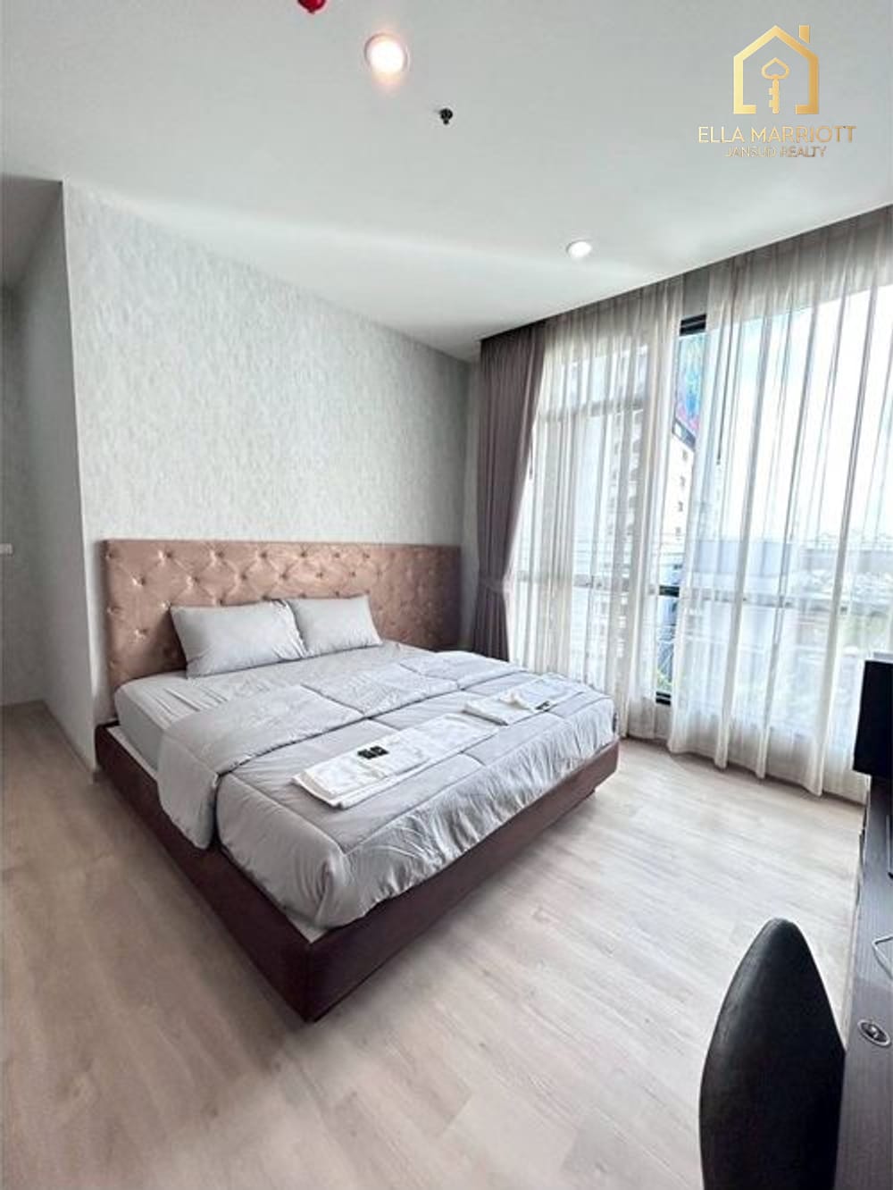 Luxury 4 Bedroom, 4 Bathroom Condo in Watthana, Bangkok 9